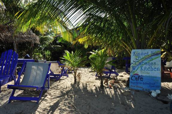 Frente do nosso hotel em Hopkins, no litoral sul de Belize